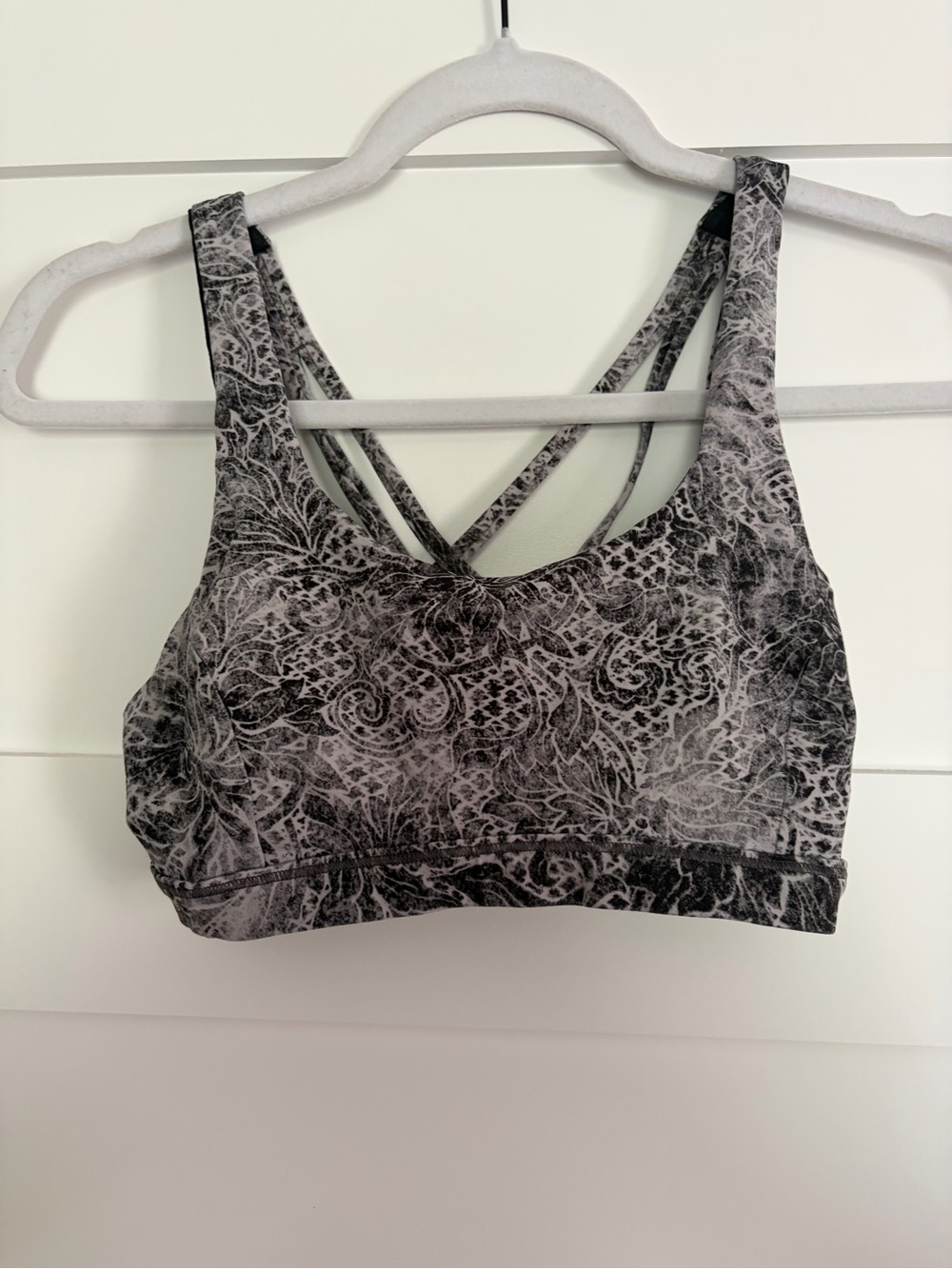 Lululemon Women's Gray Patterned Strappy Sports Bra size 4